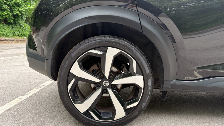 Nissan Juke 1.0 DiG-T Tekna 5dr DCT Petrol Hatchback